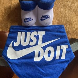 Nike 2 piece set. New 0-6 months.